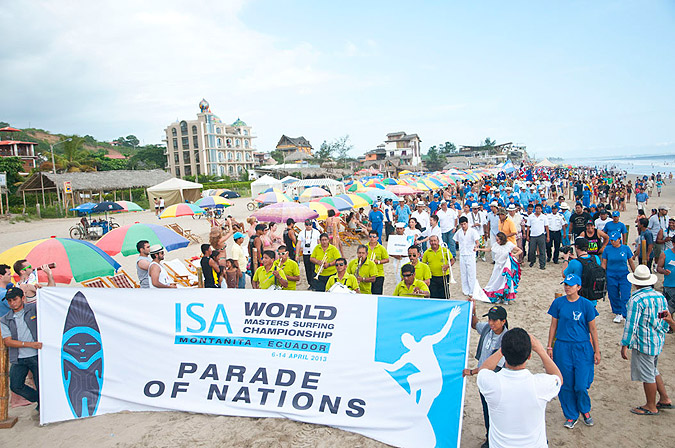 20 Delegaciones Nacionales desfilaron a través de las calles y en la playa de Montañita. ISA/Gonzales