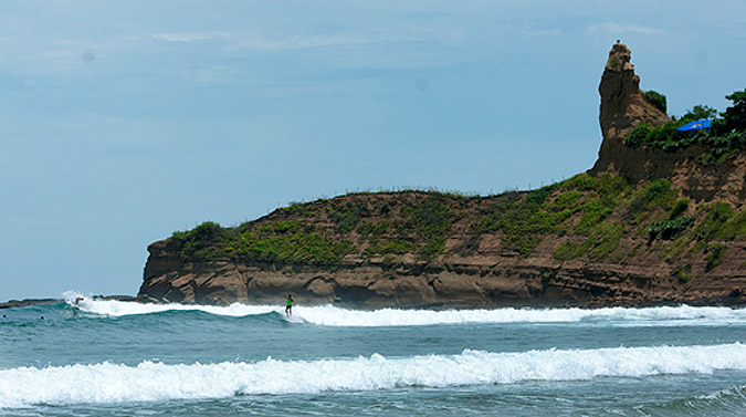 Excellent surf conditions have greeted the surfers at the beautiful right hand point-break waves of Montañita. Photo: ISA/Rommel Gonzales