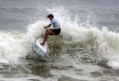 La española Iballa Ruano dominó en su serie al anotar un puntaje total de 13.44, el más alto en la Categoria SUP Surf Mujeres. Foto: ISA/Gonzalez