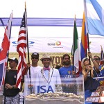 El Presidente de la ISA Fernando Aguerre, con las Arenas del Mundo durante la Ceremonia de Apertura del primer ISA World SUP and Paddleboard Championship en el 2012.